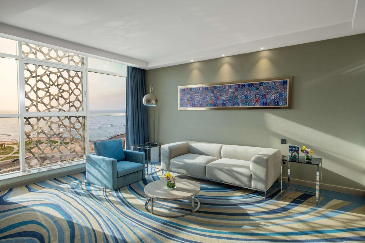 Radisson Blu Hotel, Jeddah Corniche Ngoại thất bức ảnh A living room at the Jumeirah Atlantis