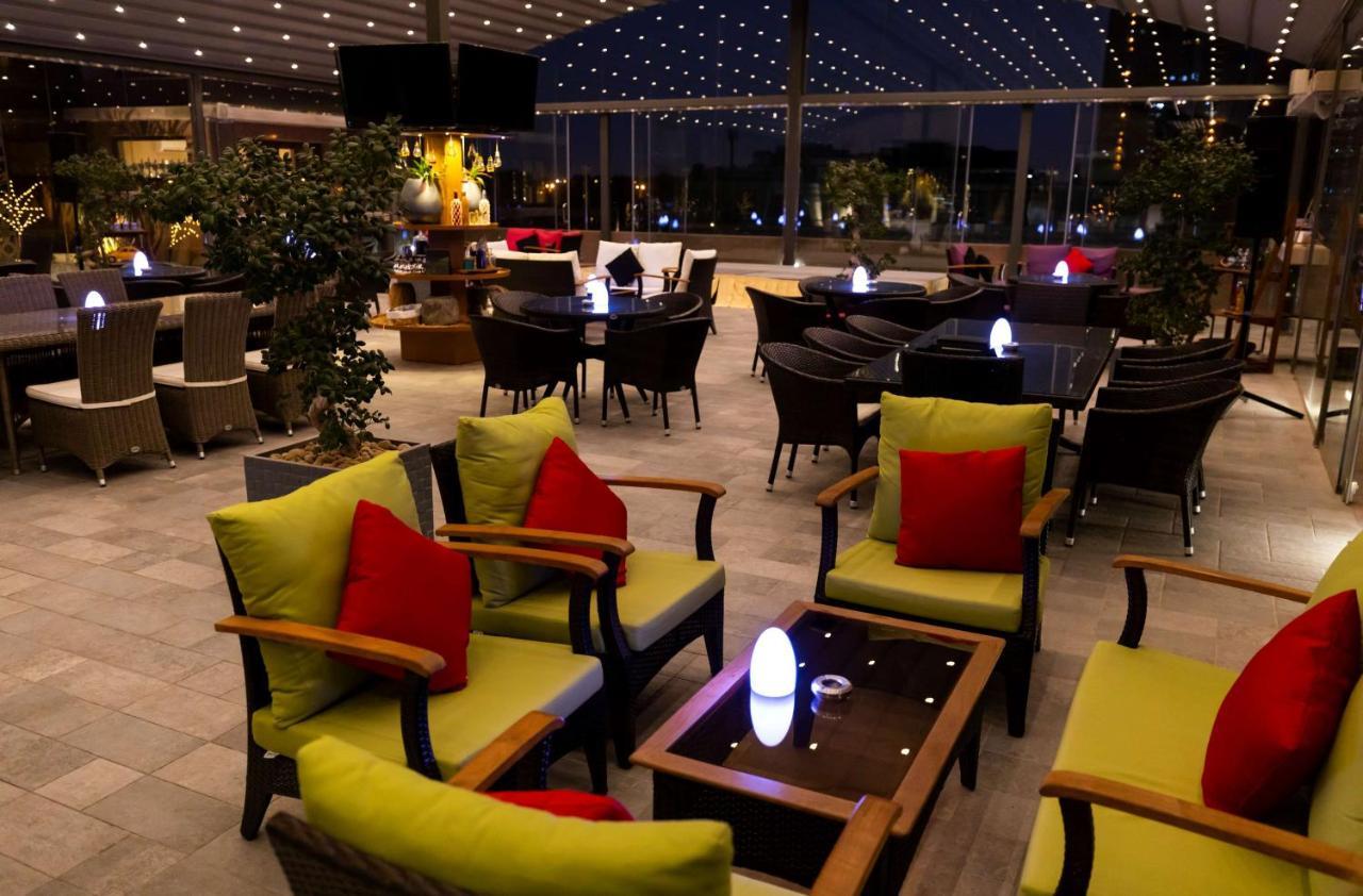 Radisson Blu Hotel, Jeddah Corniche Ngoại thất bức ảnh The lounge at the airport