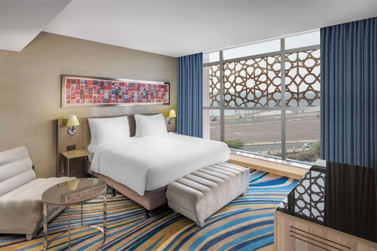 Radisson Blu Hotel, Jeddah Corniche Ngoại thất bức ảnh A bedroom at the hotel
