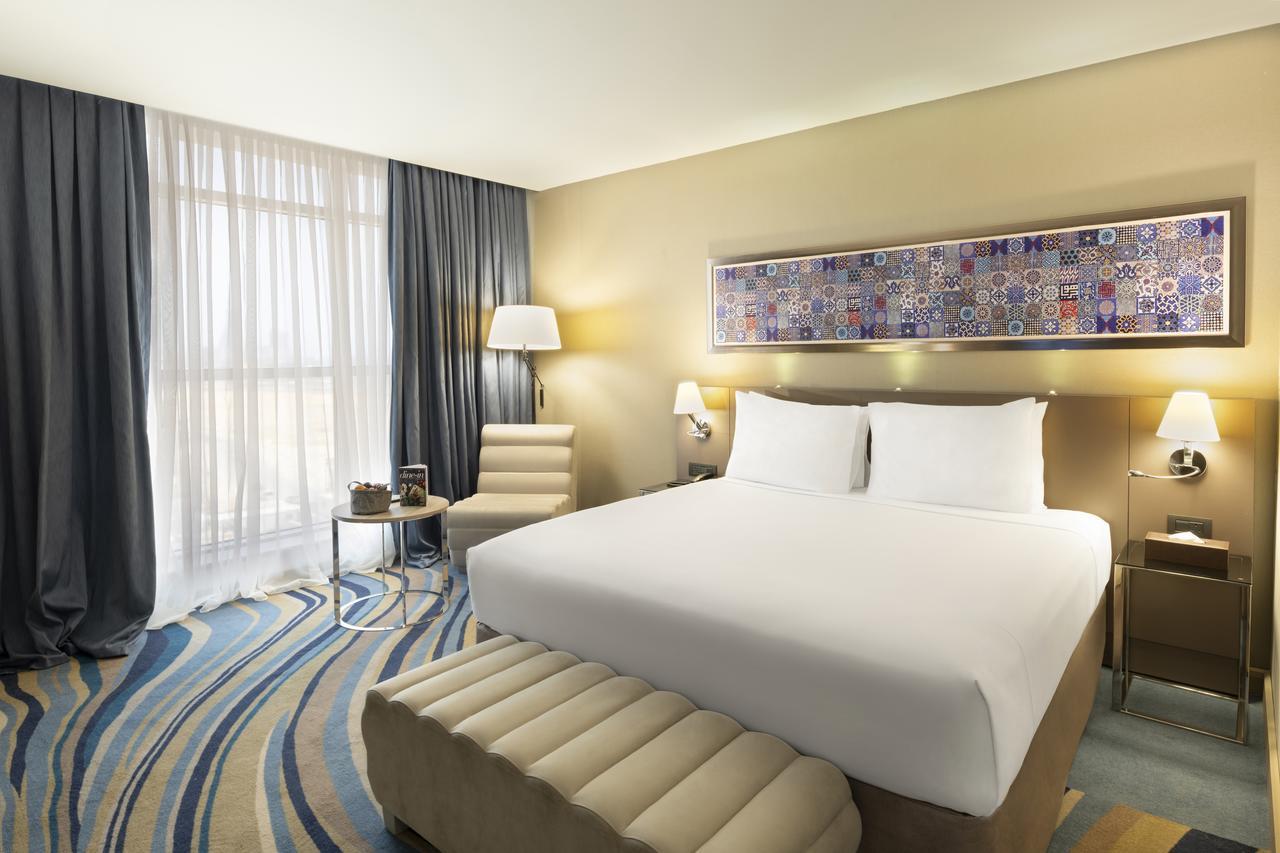 Radisson Blu Hotel, Jeddah Corniche Ngoại thất bức ảnh A bedroom at the hotel