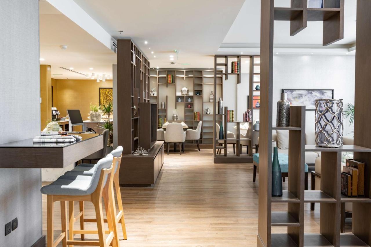Radisson Blu Hotel, Jeddah Corniche Ngoại thất bức ảnh Library