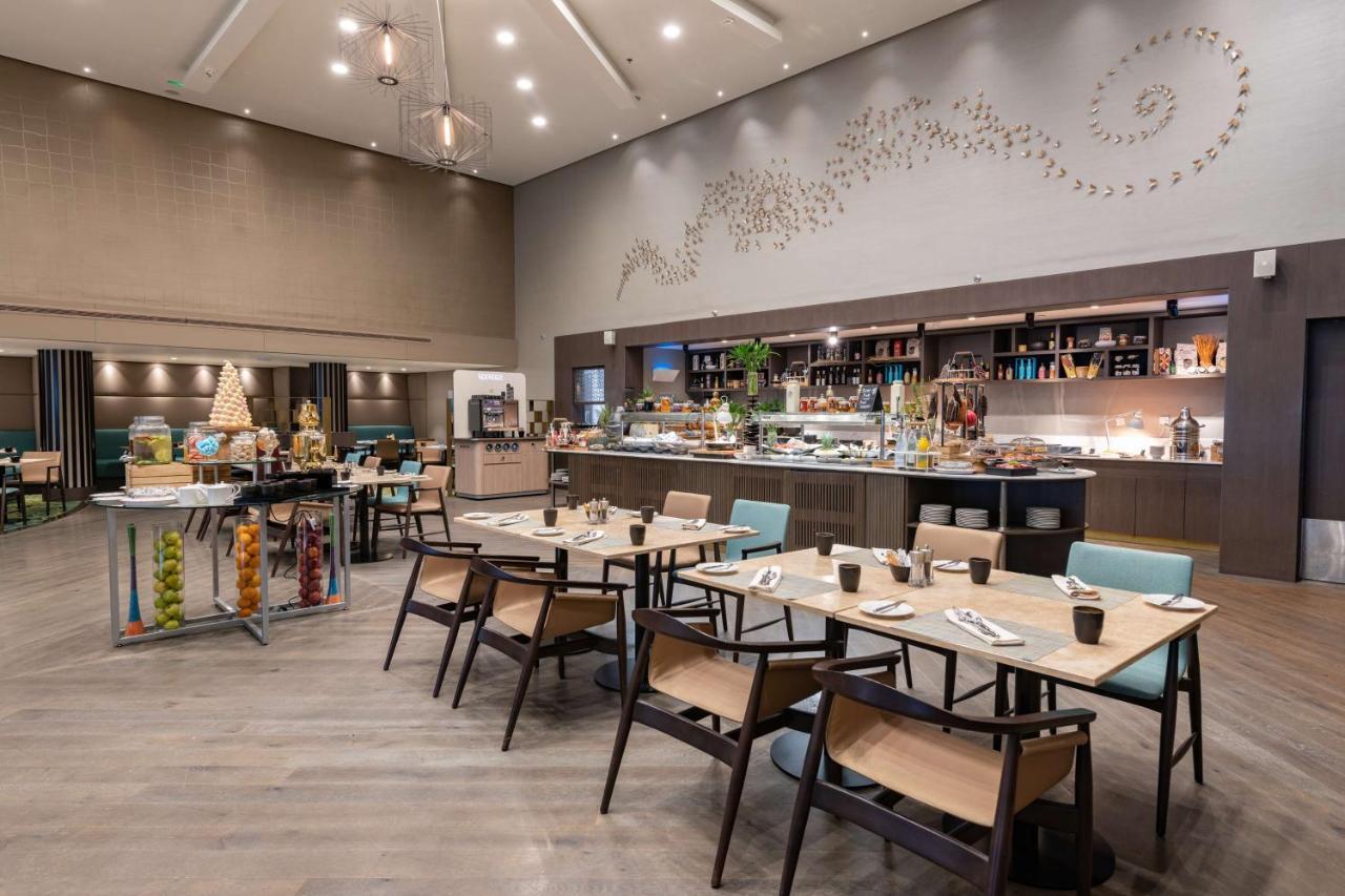 Radisson Blu Hotel, Jeddah Corniche Ngoại thất bức ảnh The dining room at the new hospital
