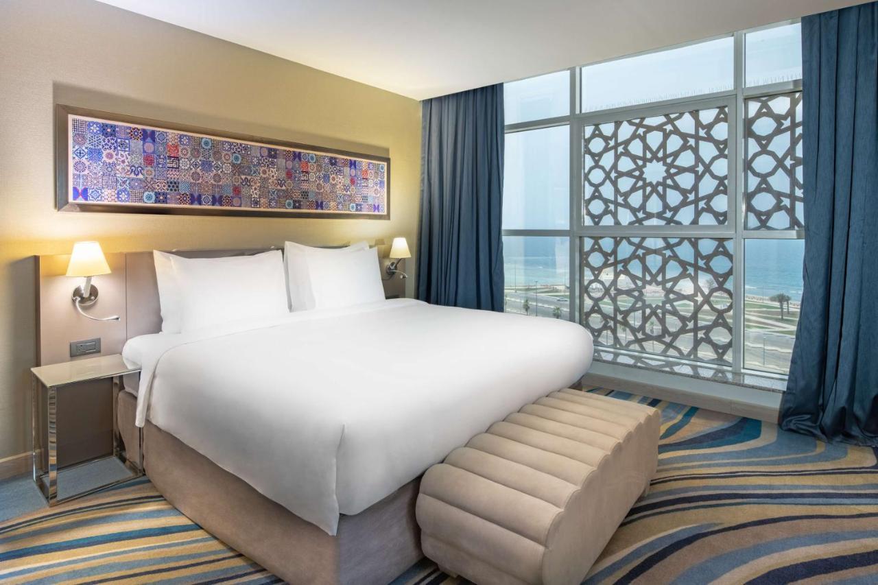 Radisson Blu Hotel, Jeddah Corniche Ngoại thất bức ảnh A bedroom at the hotel